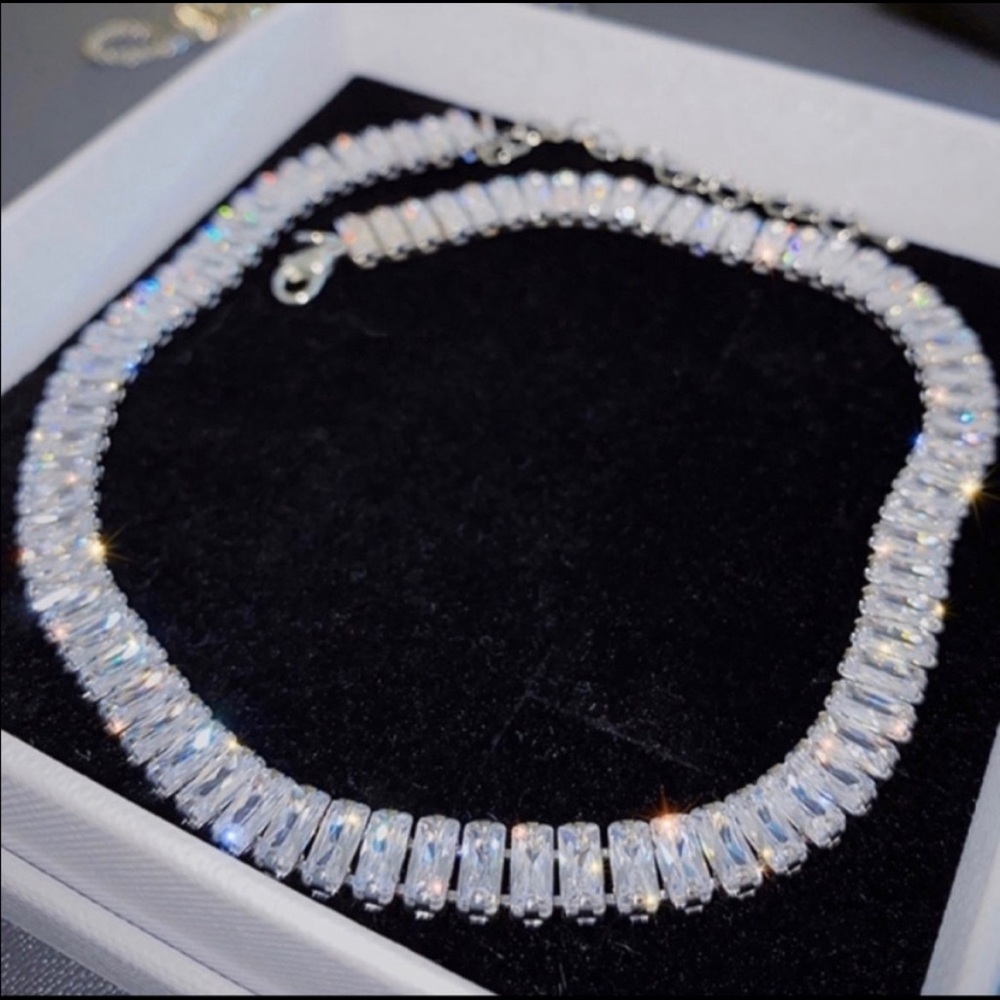 🔥Restock - HOST PICK-BAGUETTE NECKLACE - Picture 2 of 9